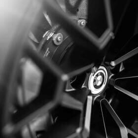 Préparation moteur de la nouvelle bmw m4 csl en stage 3 par shiftech avec montage de ligne d'échappement, turbos, reprogrammation moteur boiserie