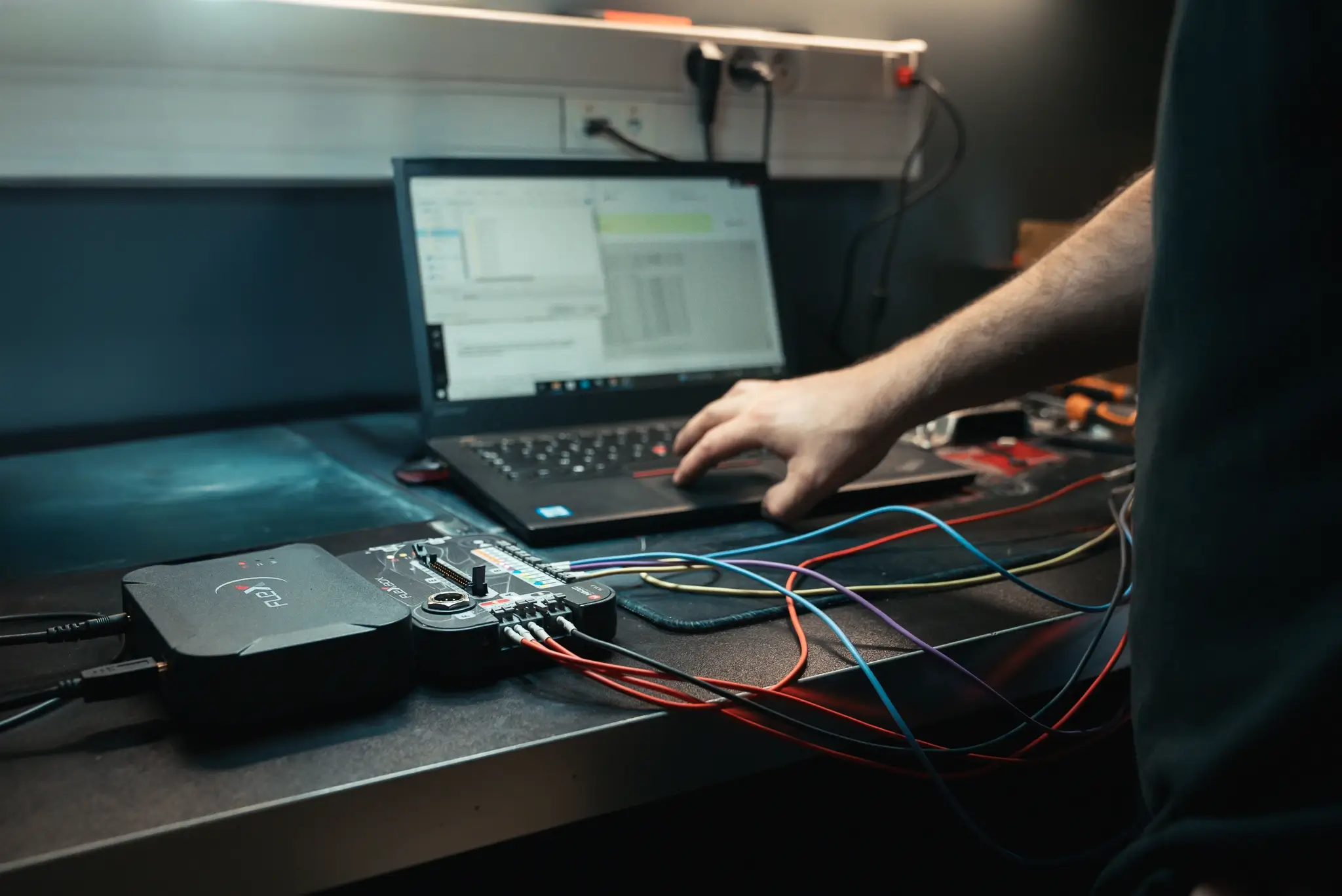 Calculateur moteur ecu reprogrammation moteur voiture ami shiftech 7 2048